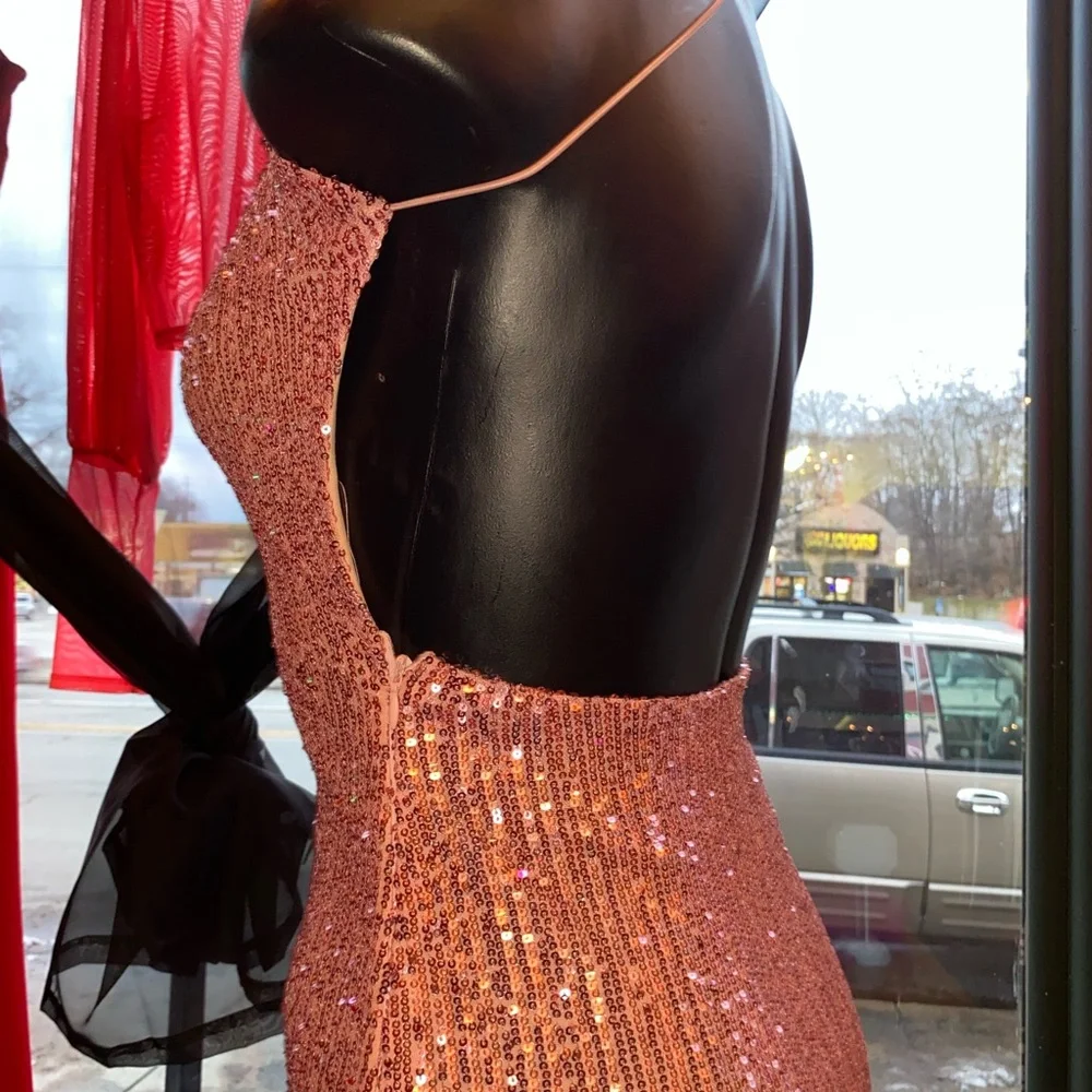Sparkling Pink Dress backless - Picture 3 of 5